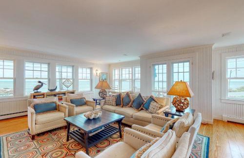 Ocean Point House | Tranquil Ocean Retreat