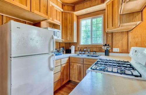 Anacortes House | Tranquil Off-Grid Cabin Sanctuary near Whistle Lake in Washington