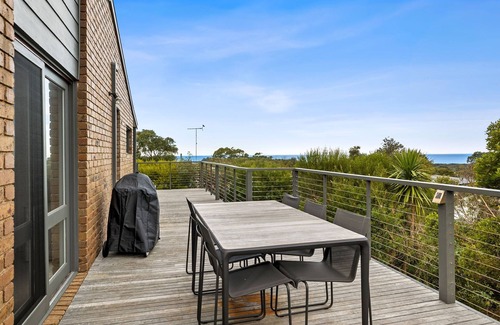 Surf Coast House | Tranquil On Fourth I Ocean Views I Second Living
