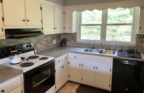 Todd House | Tranquil Paradise at Rich Mountain- Creek, birds and 15 Mins to Boone!