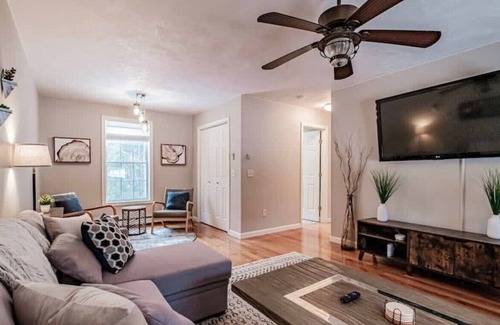 Conway House | Tranquil Paradise: Enchanting 3-Bedroom Brookside