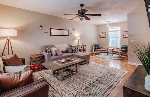 Conway House | Tranquil Paradise: Enchanting 3-Bedroom Brookside