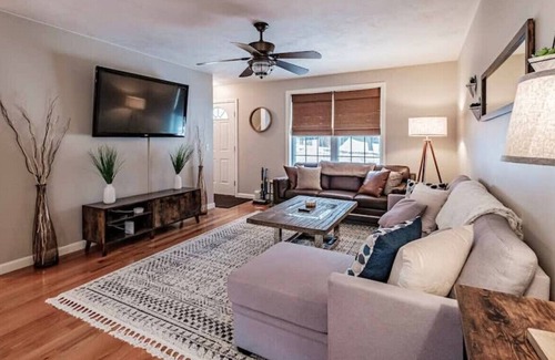 Conway House | Tranquil Paradise: Enchanting 3-Bedroom Brookside