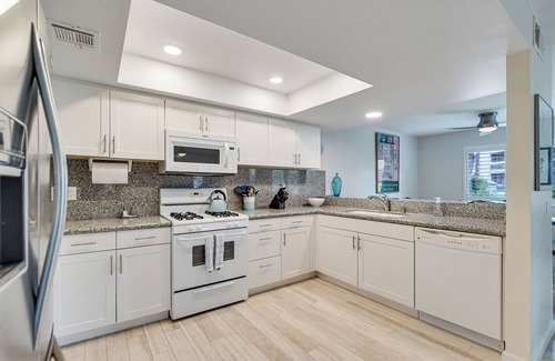 Cathedral City Condo | Tranquil, Picturesque Condo in Cathedral City, adjacent to Palm Springs