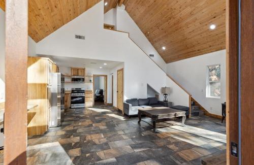 Pine Mountain Club House | Tranquil Pine Mountain Retreat cabin