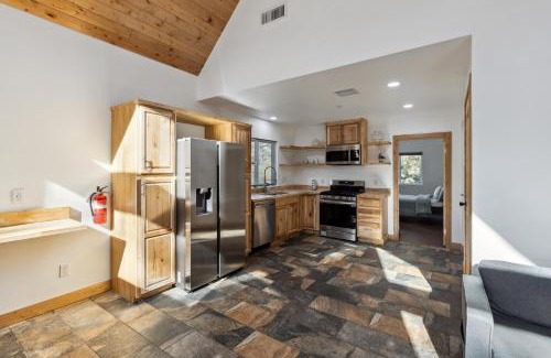 Pine Mountain Club House | Tranquil Pine Mountain Retreat cabin