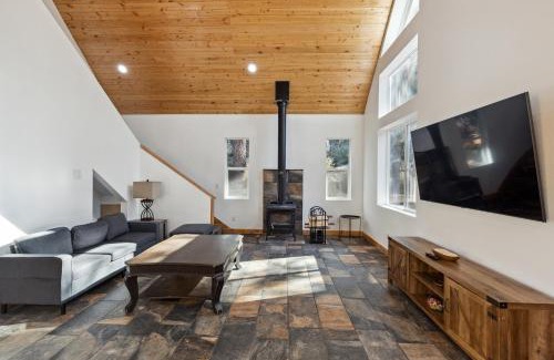 Pine Mountain Club House | Tranquil Pine Mountain Retreat cabin