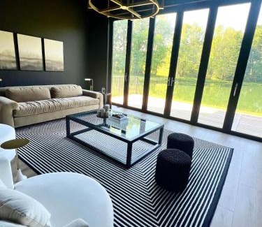 Morrow House | Tranquil Pondside Retreat
