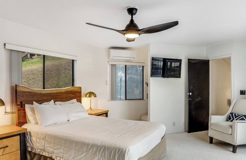 Kaneohe Villa | Tranquil Poolside Living: Two Bedrooms and 1 Bath Retreat in Scenic Kaneohe Bay
