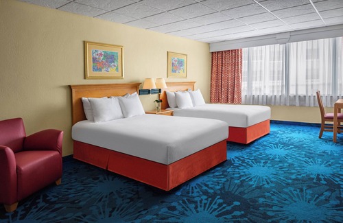 St. Pete Beach Resort | Tranquil Resort Vibes with Beachfront Dining & Relaxation | Free Parking