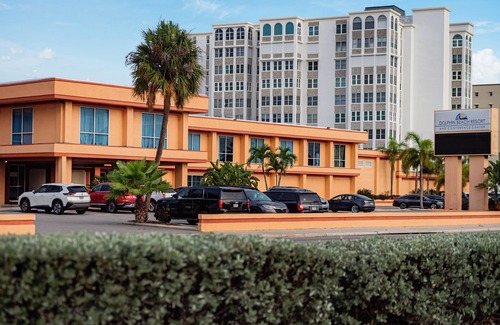 St. Pete Beach Resort | Tranquil Resort Vibes with Beachfront Dining & Relaxation | Free Parking