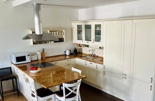 Jelitkowo Apartment | Tranquil Retreat by the Sea: Forest & Park Views in Gdansk Neptun Park