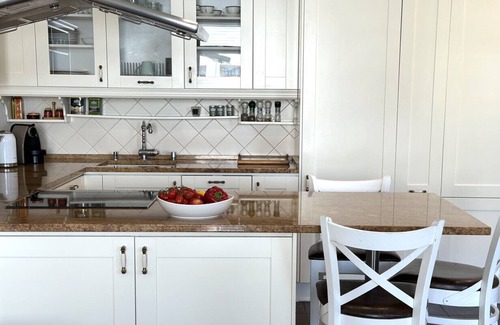 Jelitkowo Apartment | Tranquil Retreat by the Sea: Forest & Park Views in Gdansk Neptun Park