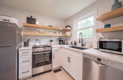 Blacksburg House | Tranquil Retreat ~ Conveniently Located