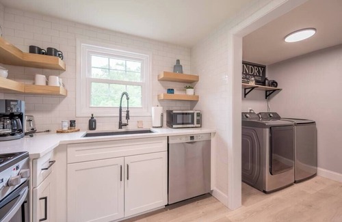 Blacksburg House | Tranquil Retreat ~ Conveniently Located