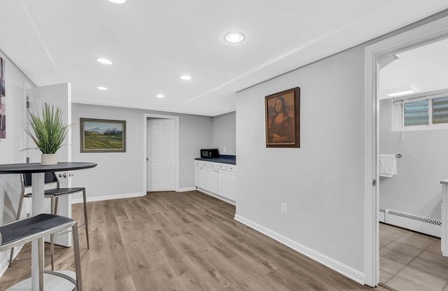 Mantua House | Tranquil retreat in Fairfax: your home away from home