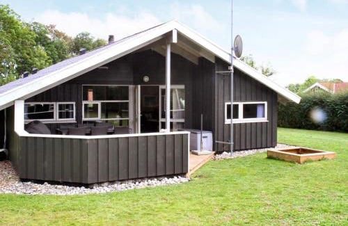 Mommark Strand House | Tranquil Retreat in Mommark - By Traum Ferienwohnungen