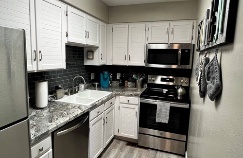 Flagstaff Condo | Tranquil Retreat In the Pines w/Mountain Views! Updated 1 Bed 1 Bath
