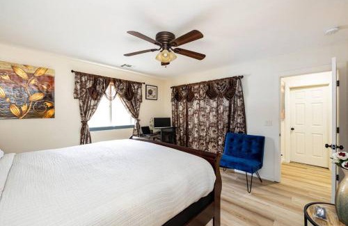 Flagstaff House | Tranquil Retreat: Luxury Home at Mount Elden's Foothills, Steps from Route 66 and Flagstaff Mall