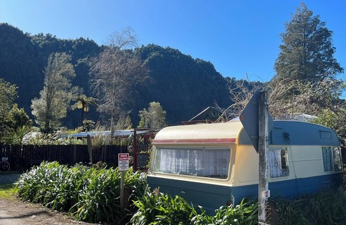 Rototai House | Tranquil Retreat with Breathtaking Lake Views: Renowed for Trout Fishing