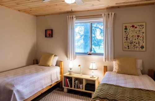 Grey Highlands Cabin | Tranquil Retreat @ the SEED Lodge: Nature, Comfort & Shared Serenity