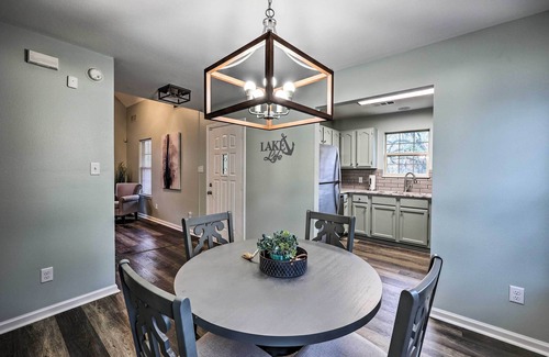 Mid America House | Tranquil Retreat w/Dock on Lake Hamilton!
