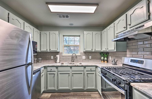 Mid America House | Tranquil Retreat w/Dock on Lake Hamilton!