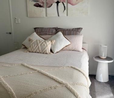 Warner House | Tranquil Retreat - Your Own Room in a Peaceful Modern Shared House in Warner Lakes
