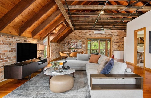 Berrilee House | Tranquil, romantic, secluded retreat with amazing views that stretch on forever!