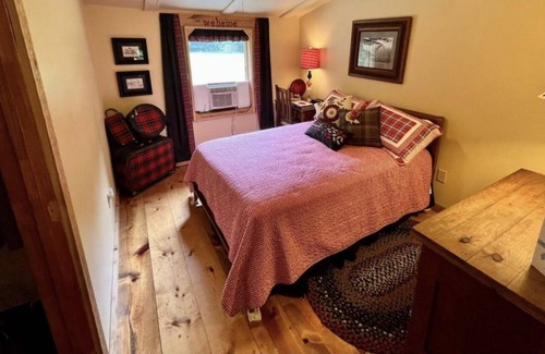 Left Hand Cabin | Tranquil & secluded Log Home on 172 acres w/breath taking views for all to enjoy