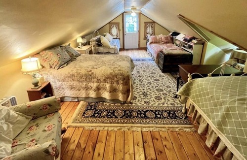 Left Hand Cabin | Tranquil & secluded Log Home on 172 acres w/breath taking views for all to enjoy