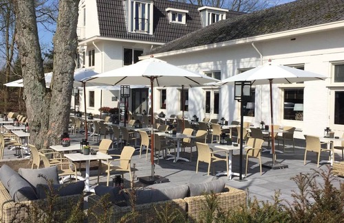 Beekbergen-West Hotel | Tranquil Setting with Bike Rentals and Family Attractions Nearby! Free Parking