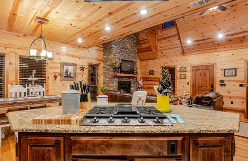 Broken Bow Cabin | Tranquil Shores on Stocked Fishing Pond luxury log cabin 3 Bedrooms and 2.5 Bath