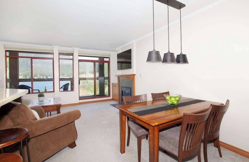 Nicklaus North Condo | Tranquil Ski Haven, Lake & Mountain Views, Parking