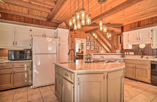 Carson Springs Cabin | Tranquil Smoky Mountain Cabin w/Porch & Fire Pit