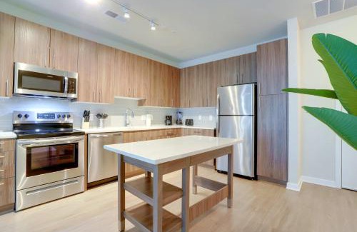 Jefferson Manor Apartment | Tranquil Stay Near Monuments and Metro