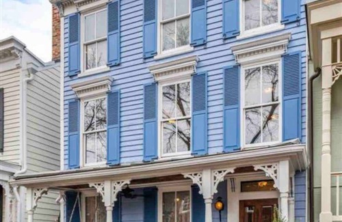 Capitol Hill House | Tranquil Stay w/2BR Near Smithsonian Museum - 2.5 miles away