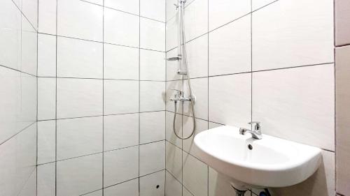 Makassar Apartment | Tranquil Studio (No Kitchen) Apartment Bandaraya - Tallasa City Makassar By Travelio