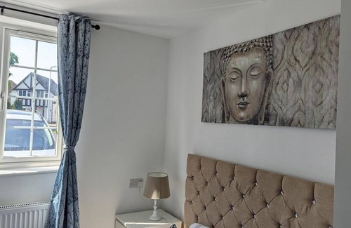 South Ruislip Apartment | Tranquil Studio Retreat With Free Parking