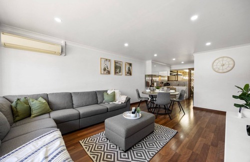Underdale House | Tranquil Suite - 2BR, Parking, Wifi