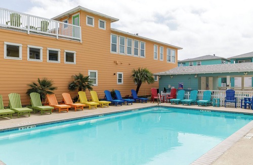 Port Aransas House | Tranquil Tides-Unique 3 BR House In Village Walk, Close to Beach, Heated Pools!