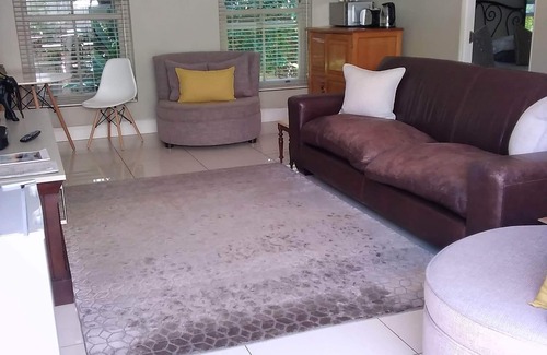 Lakeside House | Tranquil Tokai.Close to Constantia Wine Route Muizenberg beach. Tokai Forest.