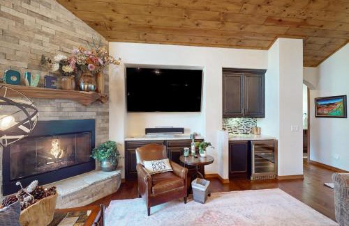 Torreon House | Tranquil Torreon Pines and Fairway Hideaway