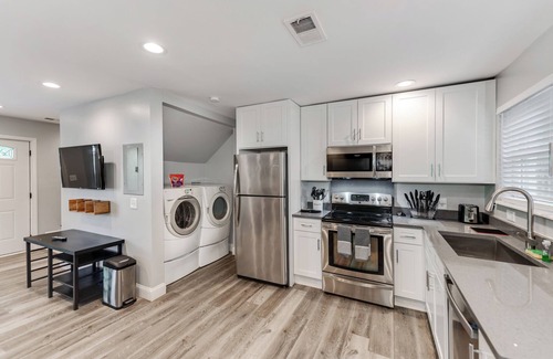 Villa Heights House | Tranquil townhome with AC in NoDa Charlotte