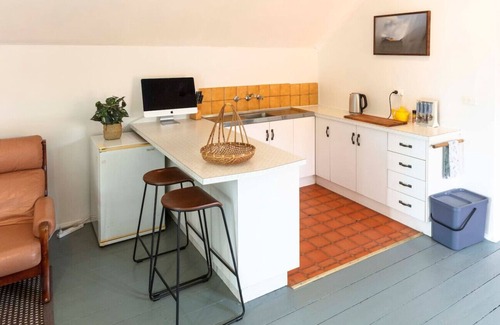 Fairfield Apartment | Tranquil Treehouse, Loft Space @ Art House