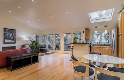 Eugene House | Tranquil Treehouse