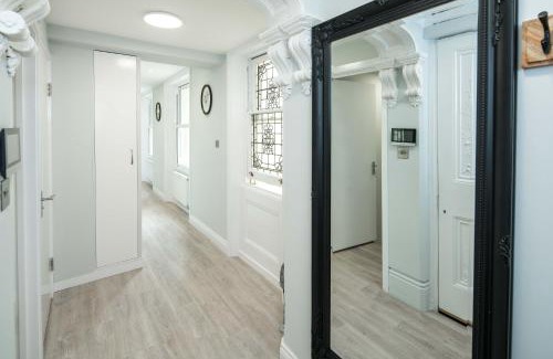 South Kensington Apartment | Tranquil Trio Bedrooms