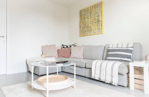 Zwijnaarde Apartment | Tranquil Urban Escape: 2-BDR Retreat in Ghent