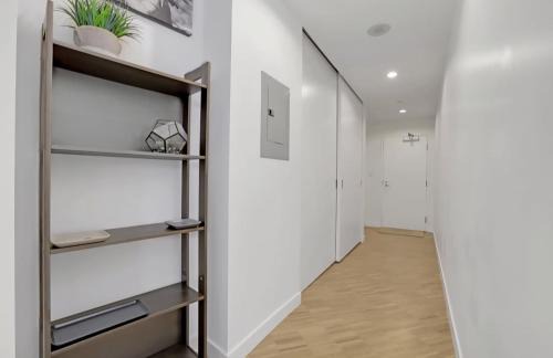 Gastown Apartment | Tranquil Urban Escape, Cozy Feels in the City