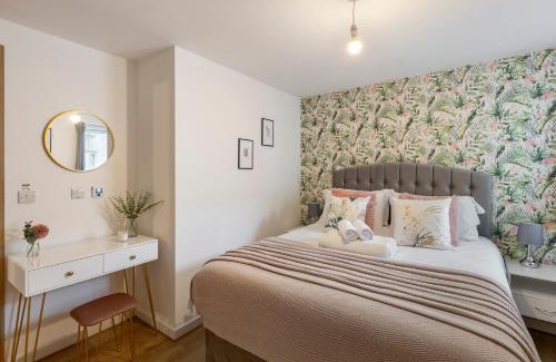 Clapton Apartment | Tranquil Urban Haven